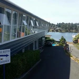 Motel Waterfront ***